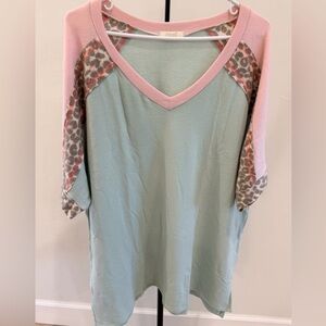 Oddi Leopard Contrast V-Neck Top – Size 2X NWOT✨